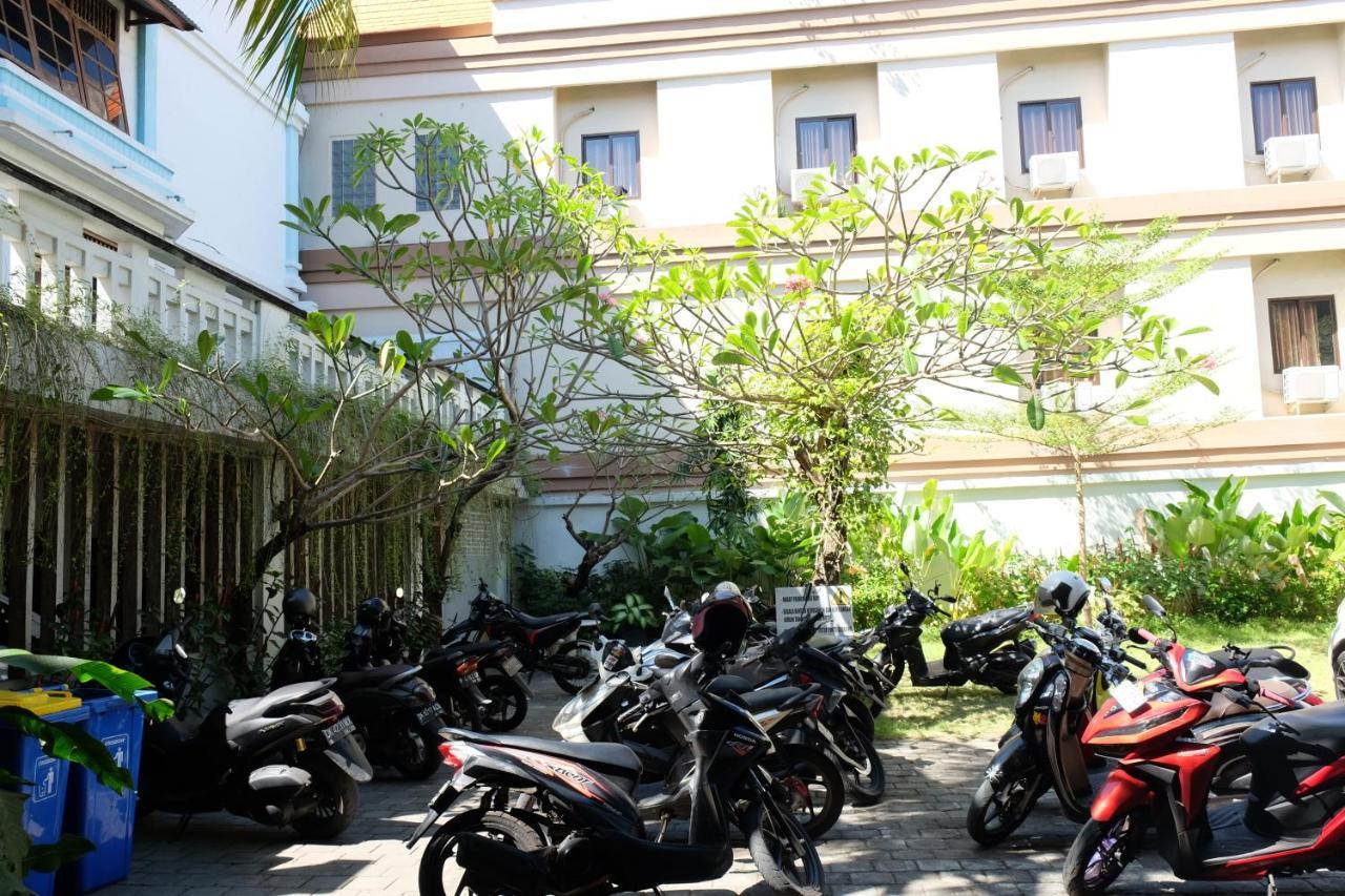 Palm Garden Kuta Hotel Kuta  Exterior photo