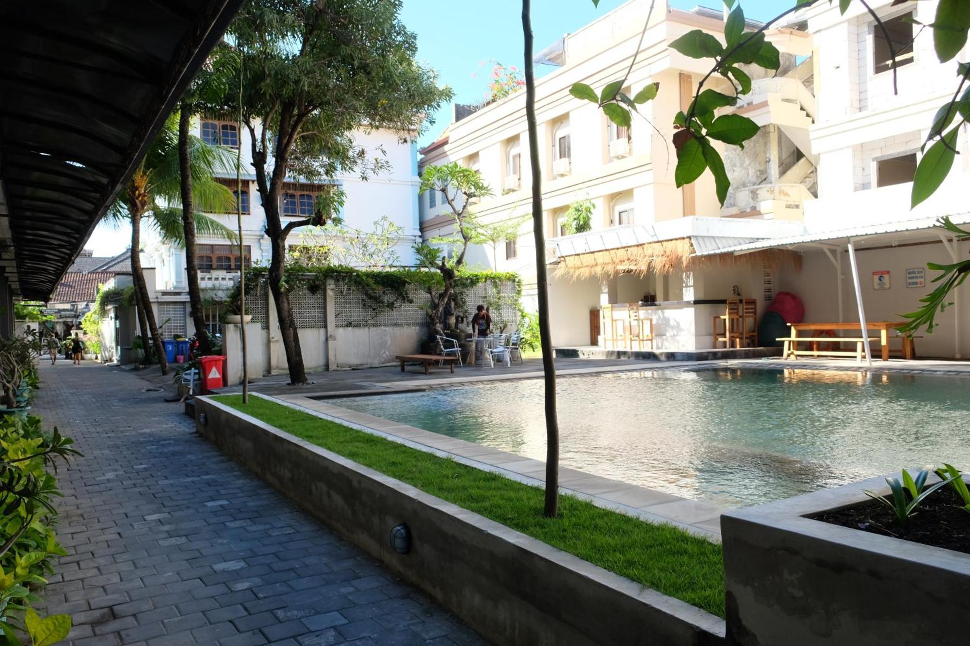 Palm Garden Kuta Hotel Kuta  Exterior photo