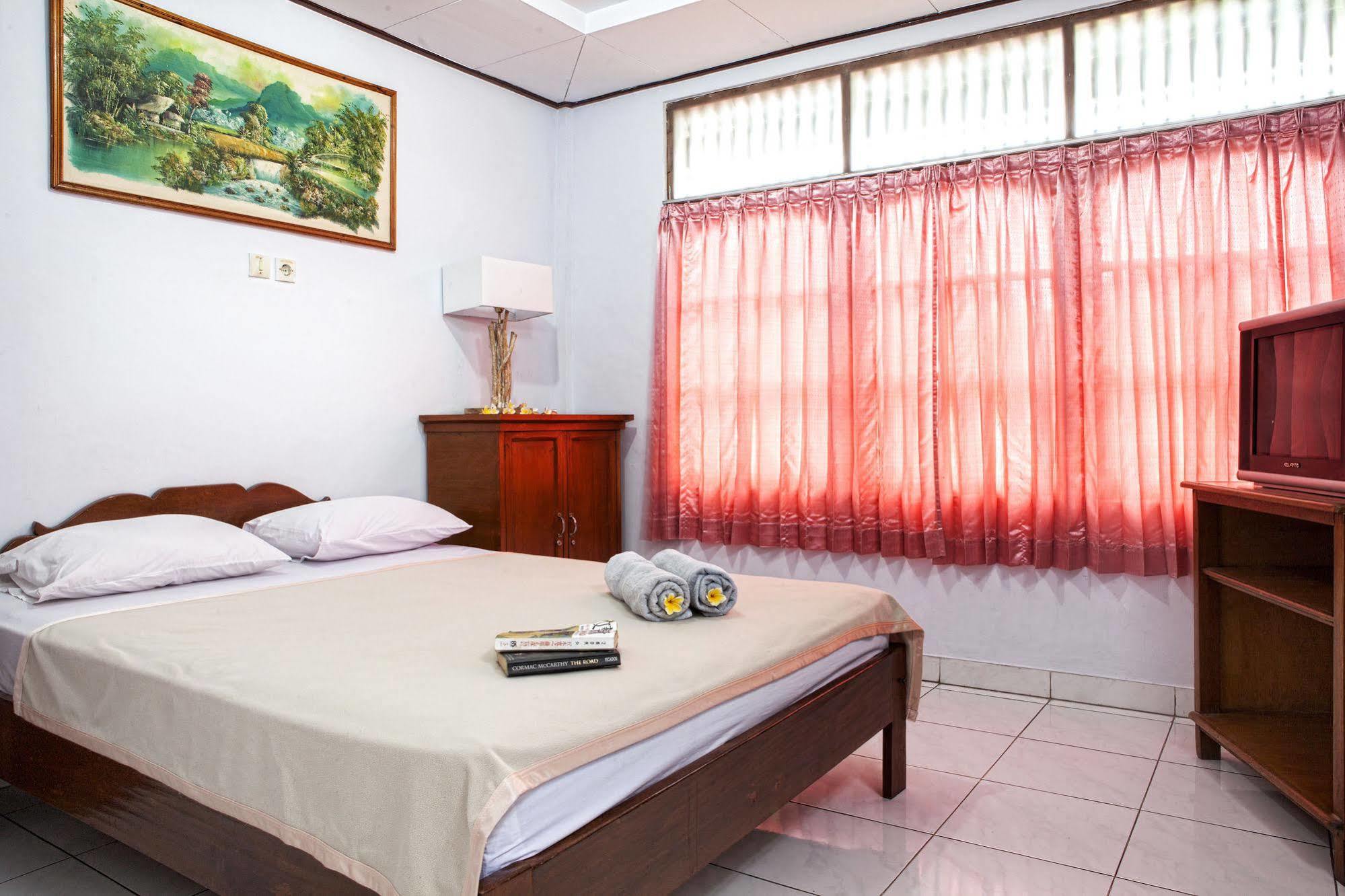 Palm Garden Kuta Hotel Kuta  Exterior photo